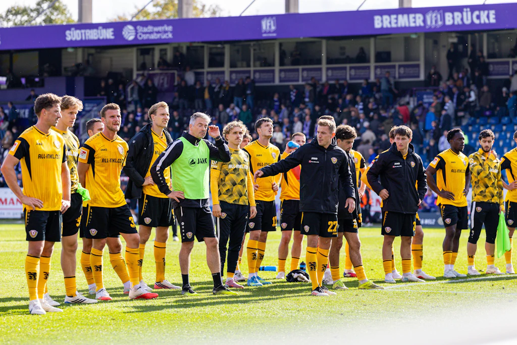 Freude wollte bei den Spielern der SG Dynamo Dresden vor den mitgereisten Fans in Osnabrück nach dem verschenkten Sieg nicht aufkommen.