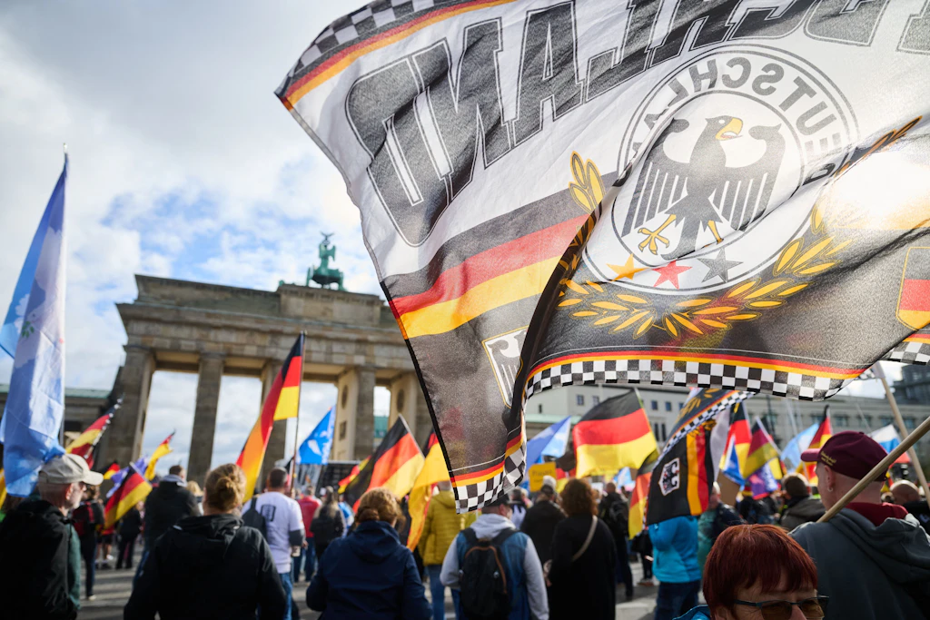 Demonstration „M1llion“ am Brandenburger Tor: Die Teilnehmer forderten unter anderem den Rücktritt der Bundesregierung, Neuwahlen, eine direkte Demokratie und striktere Regeln für Einwanderung.