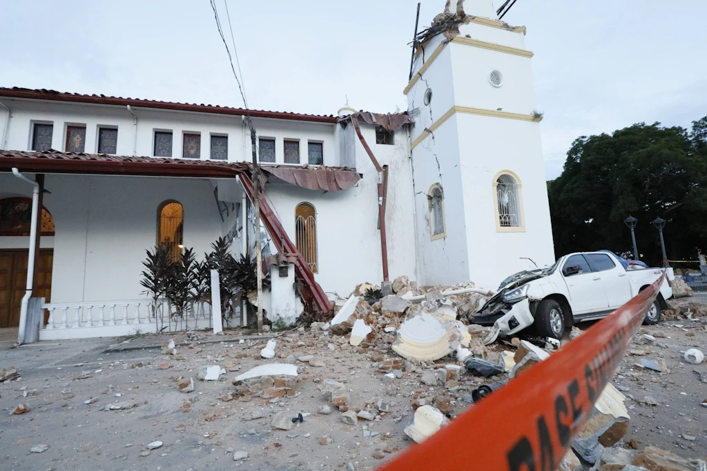 Ein eingestürzter Kirchturm in Penonomé: Das schwere Erdbeben hat in Panama Gebäude und Straßen zerstört.