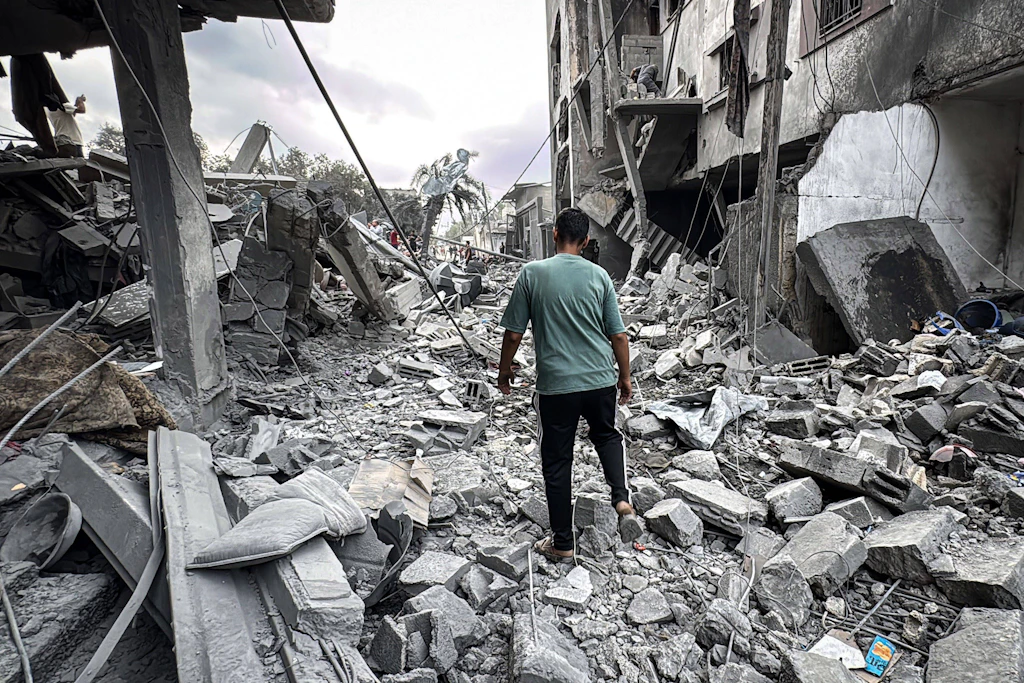 Palästinenser nach einem israelischen Luftangriff in Deir al-Balah am 11. Oktober 2026