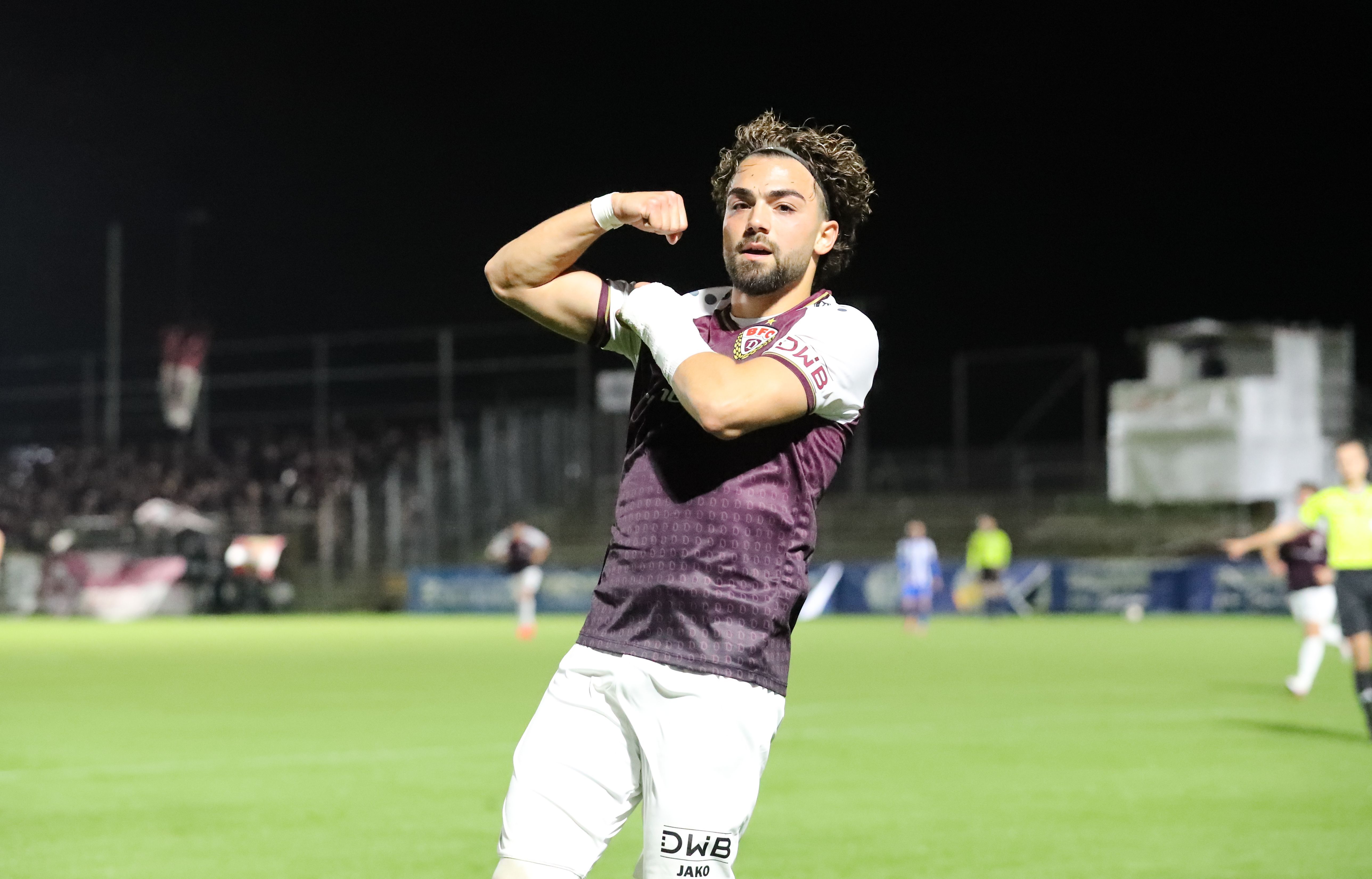 Traumtor! BFC Dynamo feiert den Mann, der eigentlich gar nicht schießen kann