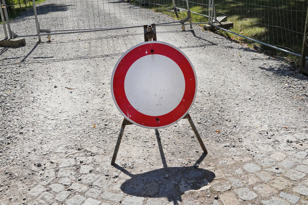 Baustelle am Kreisverkehr: In Heidenau bleibt die Dresdner Straße bis 27. Oktober wegen Mängeln an der Fahrbahn gesperrt (Symbolbild).