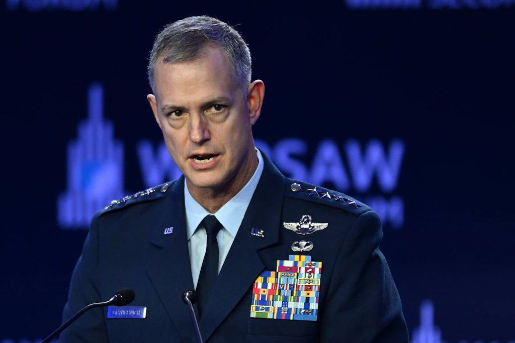 Nato-Oberbefehlshaber Alexus Grynkewich stellt beim Warsaw Security Forum seine neue Militärstrategie zur Abwehr eines möglichen russischen Angriffs vor.