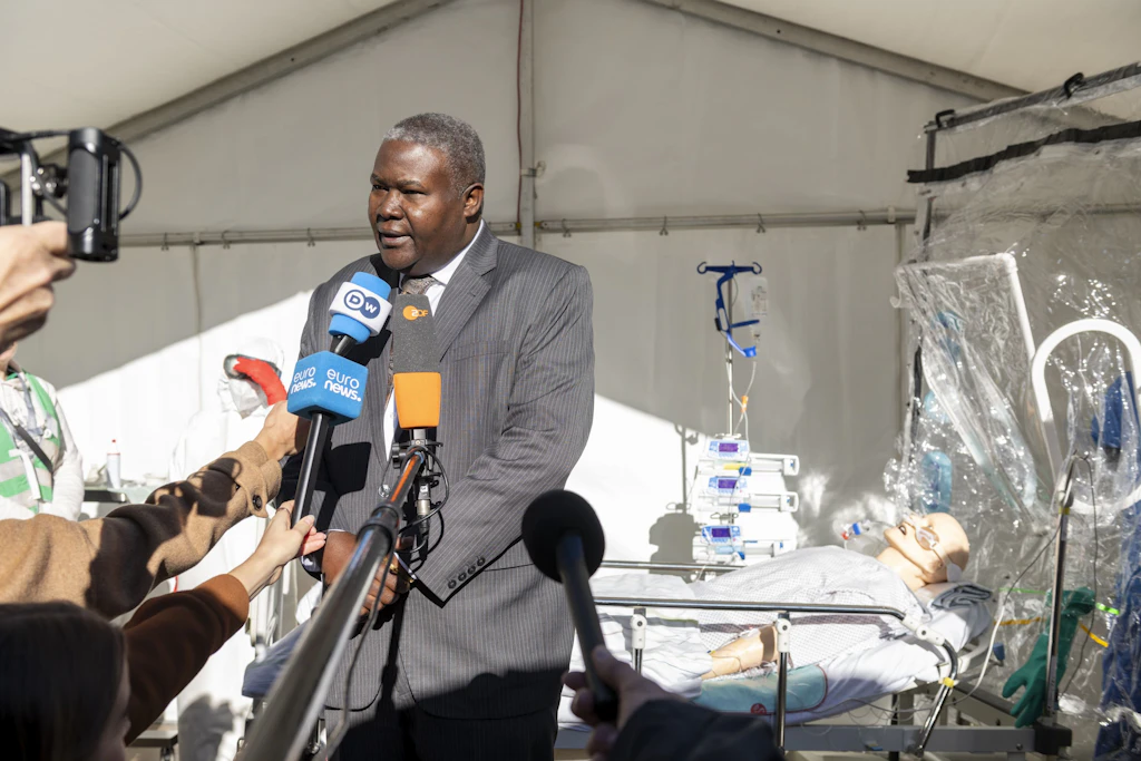 Patrik Mbundi, Generalsekretär der Ostafrikanischen Gemeinschaft, am Rande einer Ebola-Übung in Berlin.