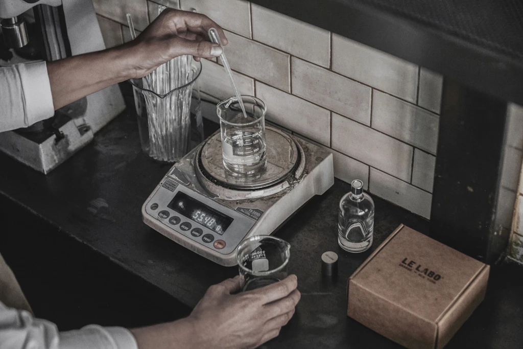 Frische Duftkreation live vor Ort: Personalisierte Parfüms im neuen Berliner Store von Le Labo.