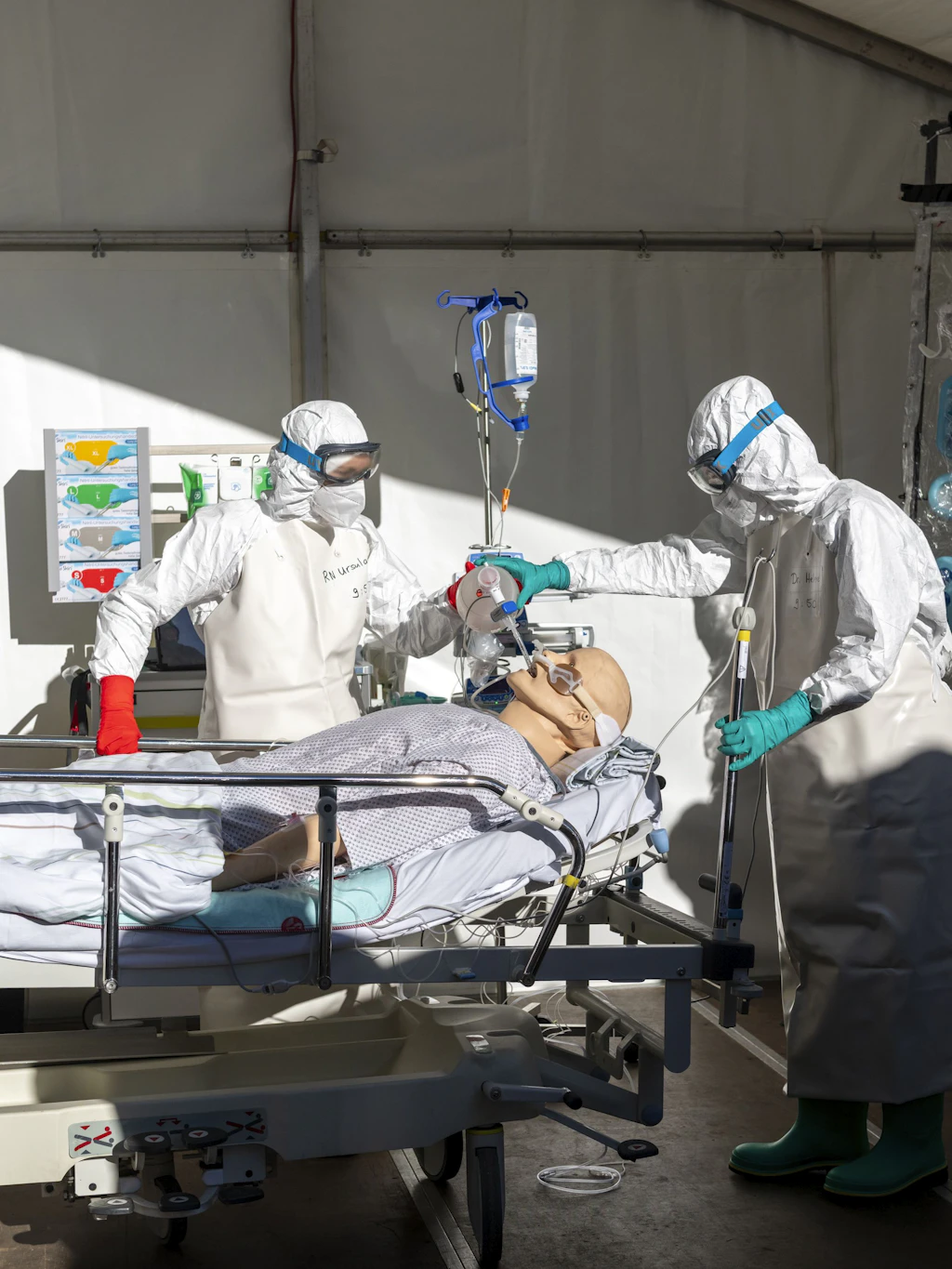 Zwei Mitarbeiter der Charité, die wenige Tage zuvor noch in der DR Kongo im Einsatz waren.
