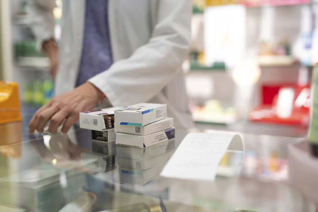 Ab Januar 2027 zahlen gesetzlich Versicherte in der Apotheke mehr: Die Zuzahlung je Medikament steigt auf 7,50 bis 15 Euro. (Symbolbild)
