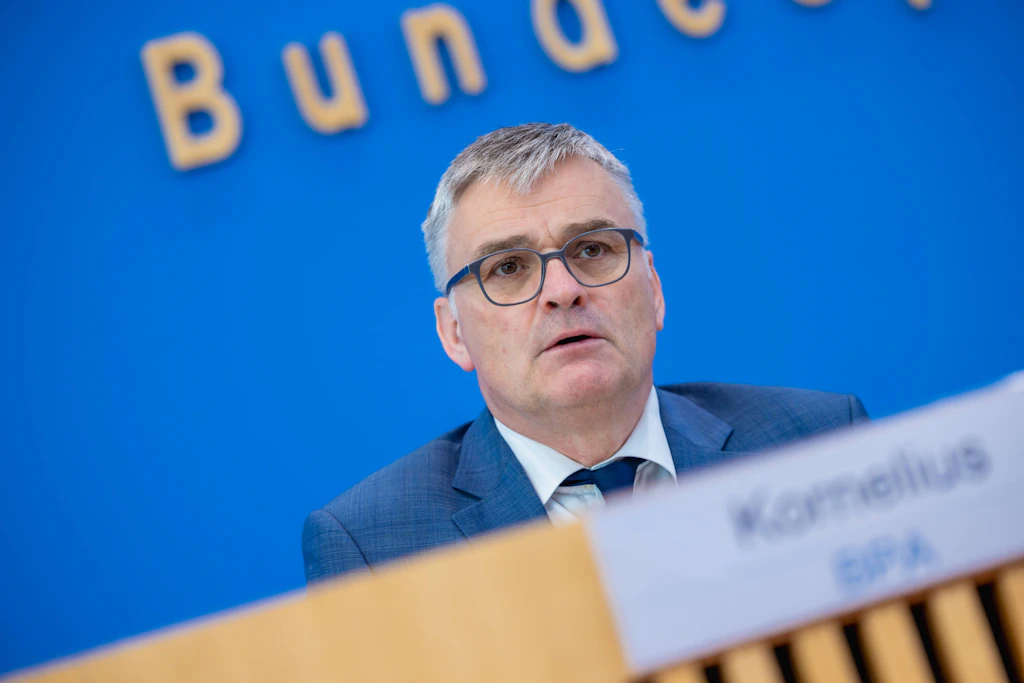 Leipzig-Drohne, Neuwahlen Ukraine und Kritik von Bas: Bundesregierung verstrickt sich in Widersprüche