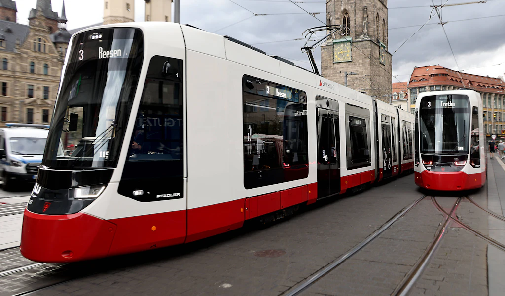 Gleisbauarbeiten: Wegen Arbeiten an der Merseburger Straße gilt tagsüber auf der Linie 5 ein Ersatzverkehr (Symbolbild).