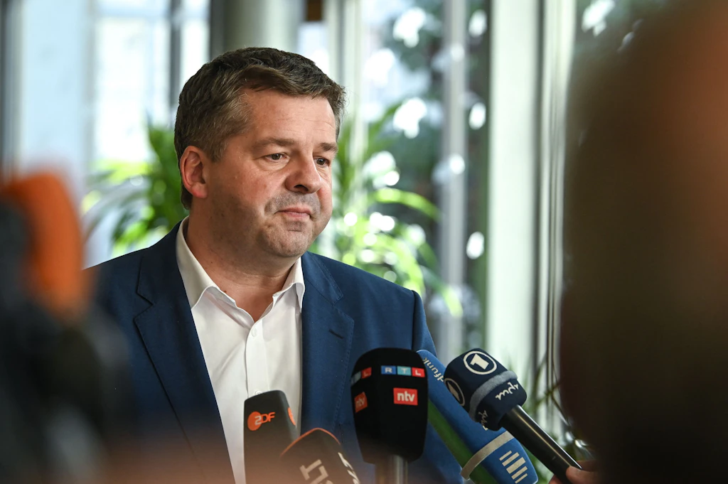 Gefangen hinter der Brandmauer: Die CDU kann den Saal verlassen, ihrem Dilemma entkommt sie nicht