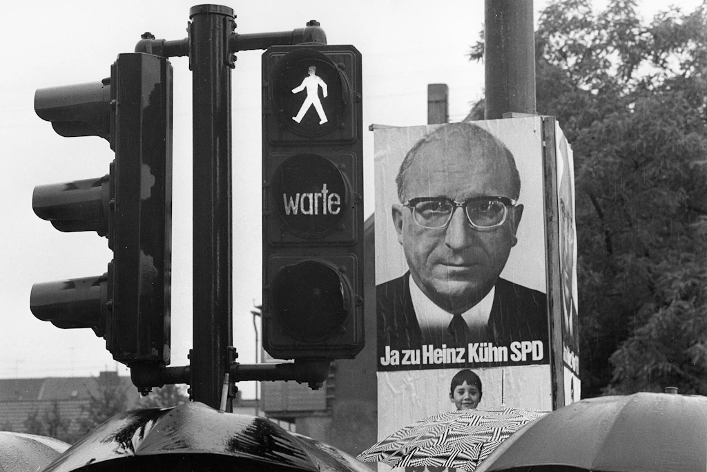 Das westdeutsche Ampelmännchen - 1957 zuerst in Bayern ausprobiert - war schlanker und sachlicher als sein Ost-Pendant.