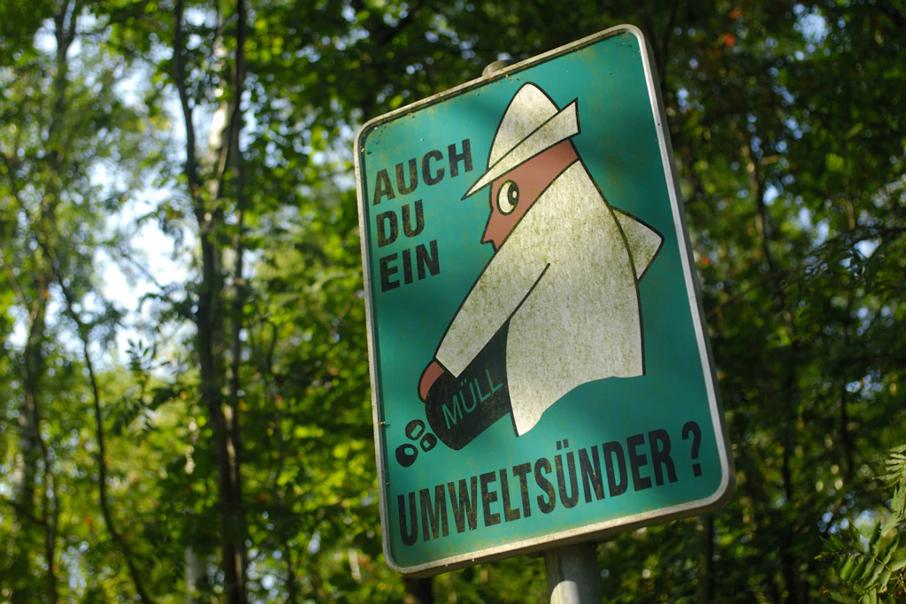 Ob dieses Schild tatsächlich schon mal einen Menschen von einer Umweltstraftat abgehalten hat?