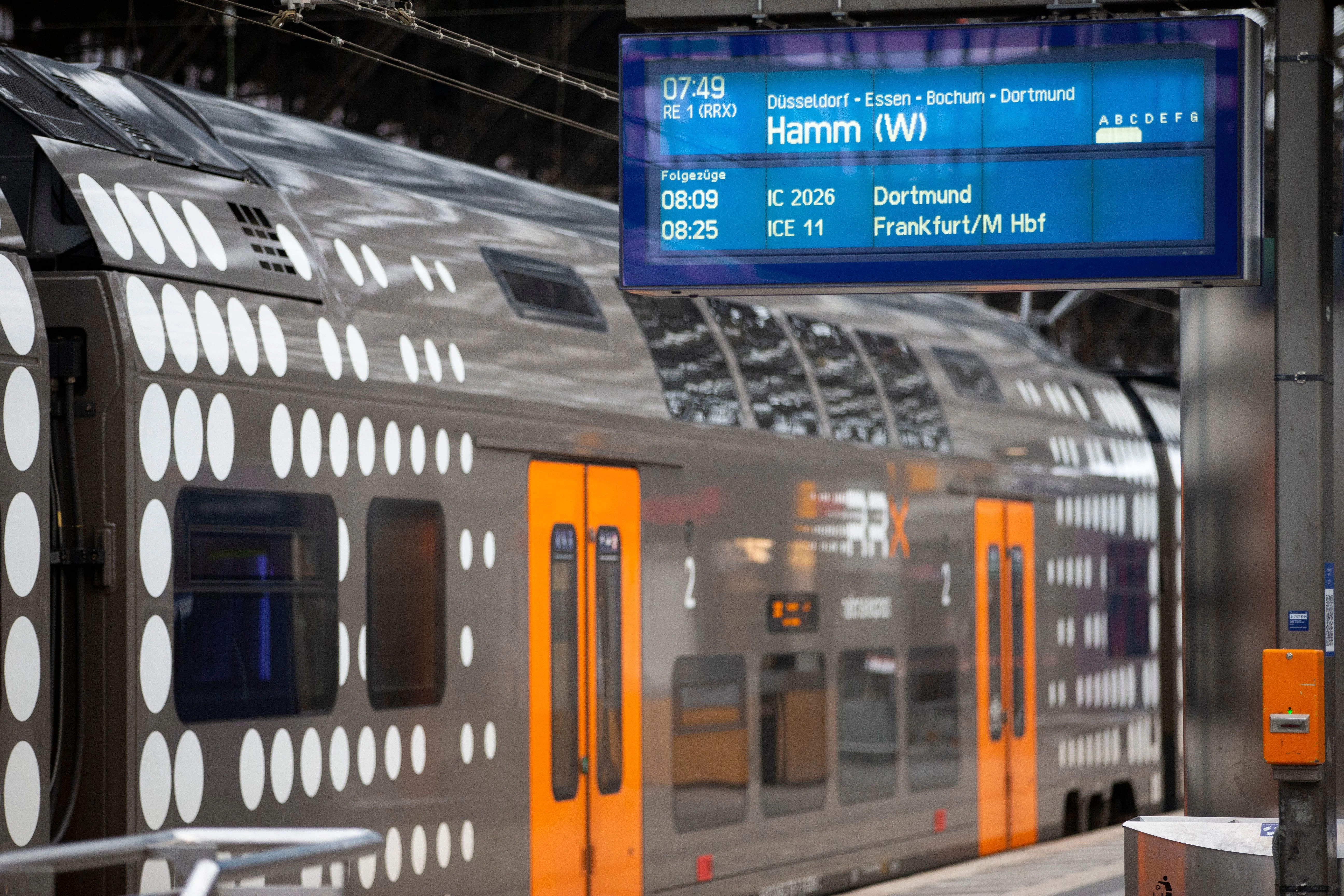 Deutschlandticket wird teurer: DB-Kunden müssen bis 30. November reagieren
