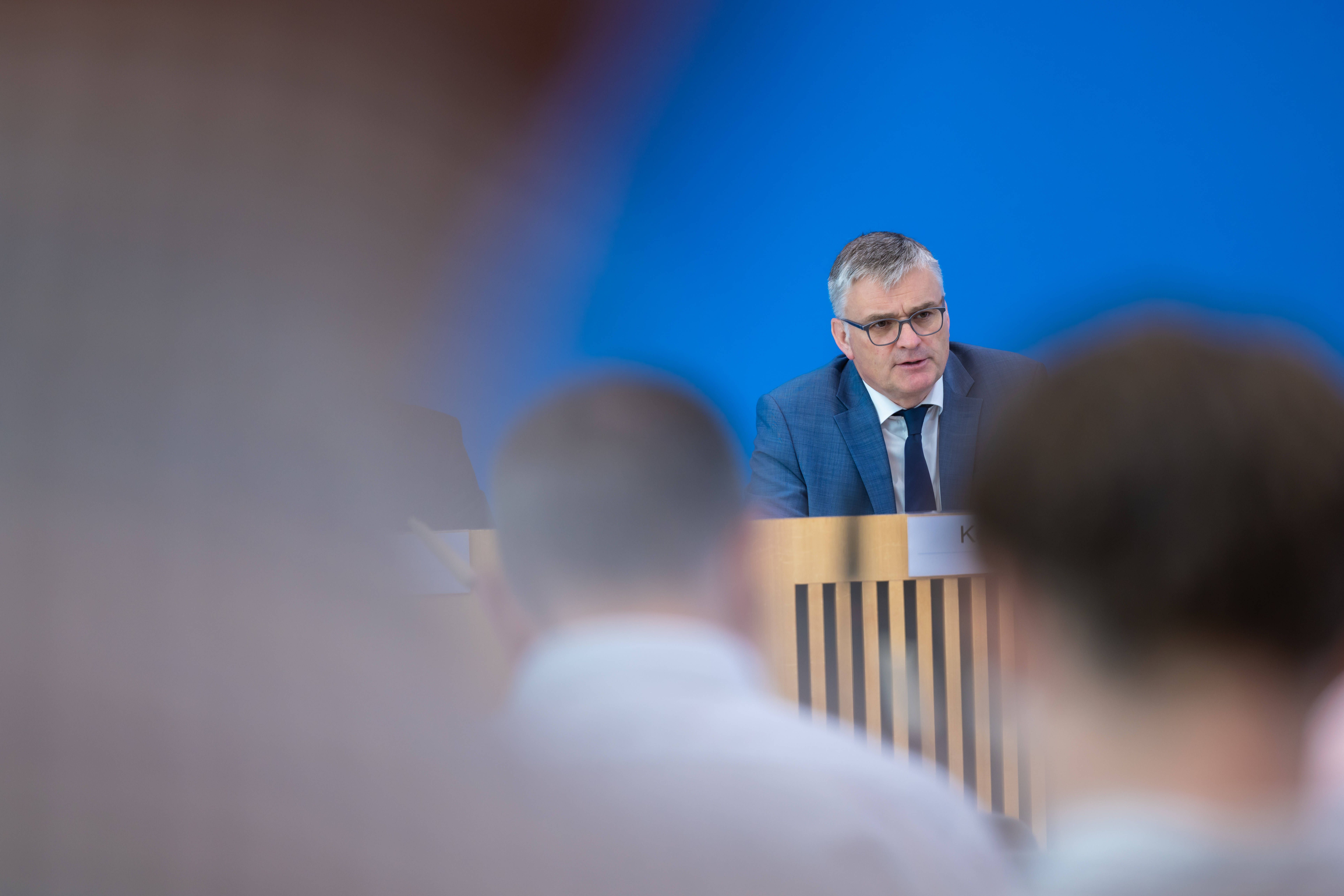 Teilt Merz den Vorwurf von Bärbel Bas? Zweimal nachgefragt, zweimal keine Antwort