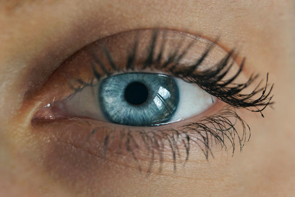 Auf TikTok gefeiert, für die Augen gefährlich: Der riskante Hype um Wimpernseren