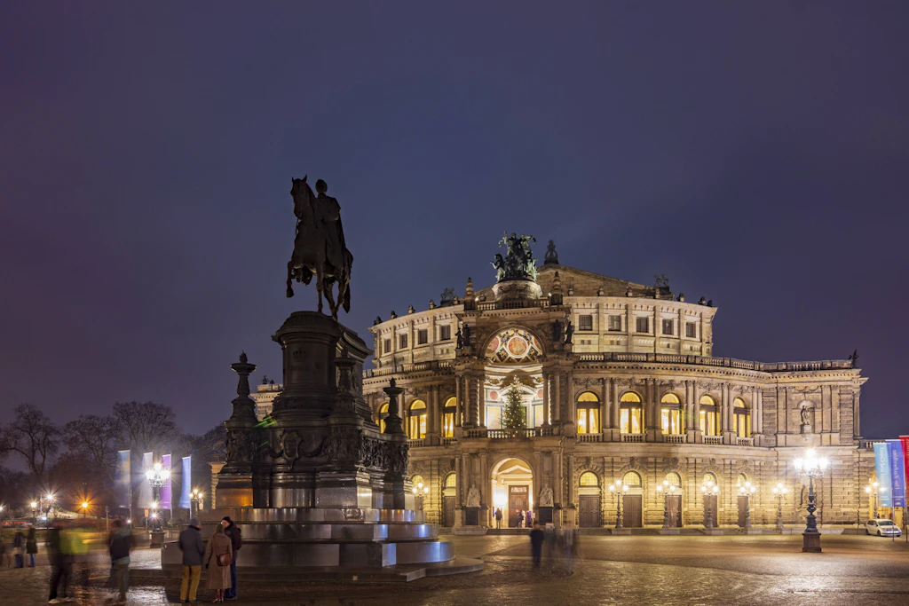 Semperoper Ballett zeigt drei Uraufführungen in Dresden