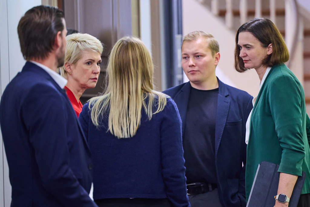 Rund drei Wochen nach der Landtagswahl in Mecklenburg-Vorpommern beginnen die Verhandlungen über die Bildung einer rot-rot-grünen Koalition.