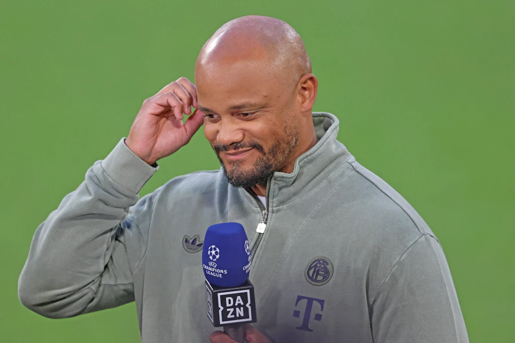 Vincent Kompany am Dazn-Mikro – das Champions-League-Spiel seines FC Bayern ist im Gratisangebot des Streaminganbieters allerdings nicht zu sehen.