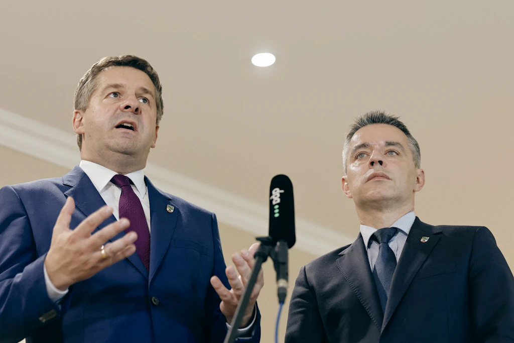 Sven Schulze (l), geschäftsführenden Ministerpräsidenten und CDU-Fraktionsvorsitzender, und Stefan Ruland.