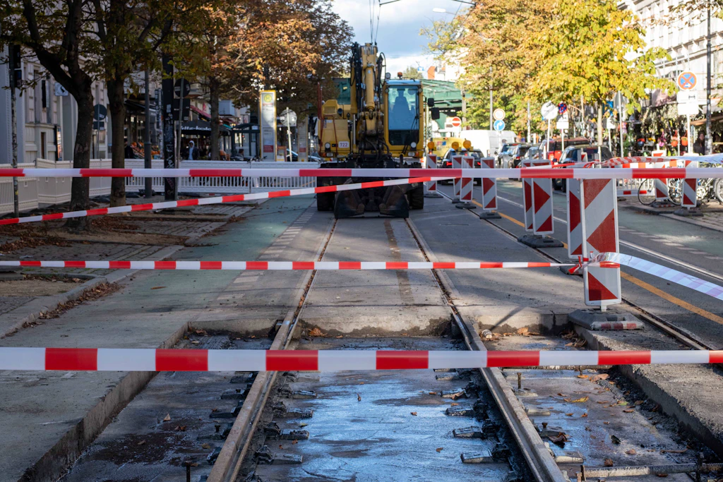 Bauarbeiten: In Neubrandenburg fährt die Buslinie 2 bis 25. Oktober eine Umleitung (Symbolbild).