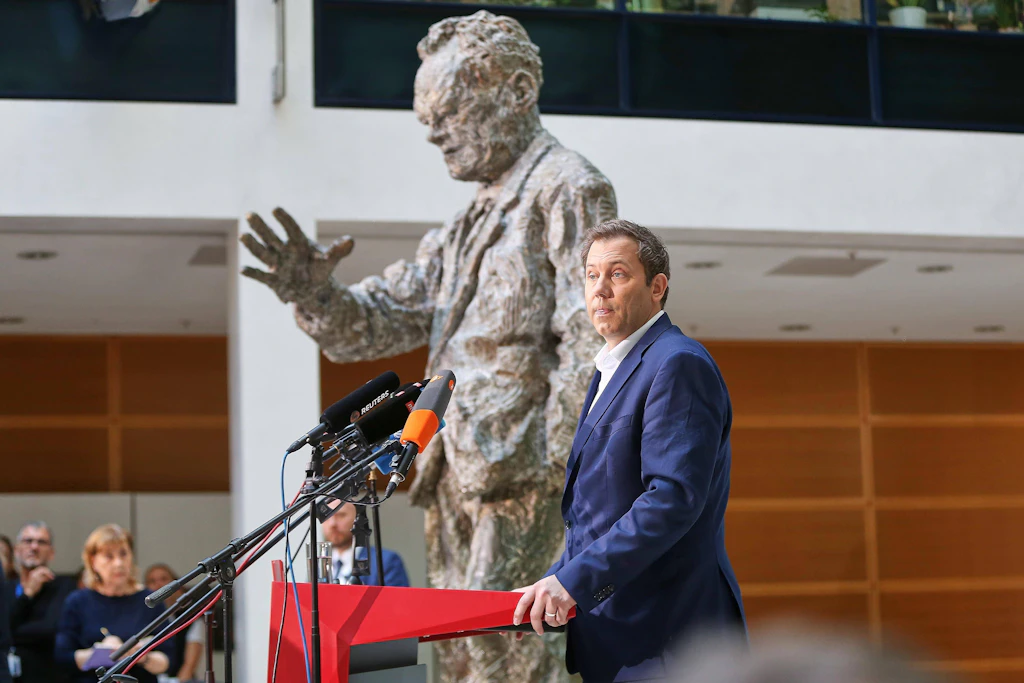 „Die Strafe des Wählers wird grausam“: SPD-Friedenspolitiker wollen Klingbeil loswerden
