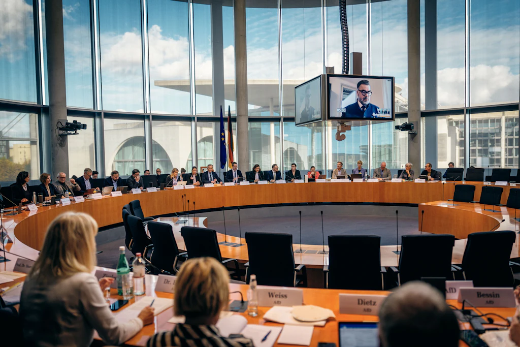 Beginn der öffentlichen Anhörung der Enquete-Kommission des Bundestags zur Corona-Pandemie