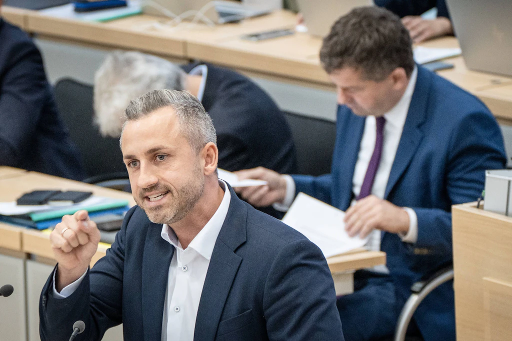 Ulrich Siegmund (AfD) während der Sondersitzung des Landtags in Sachsen-Anhalt.