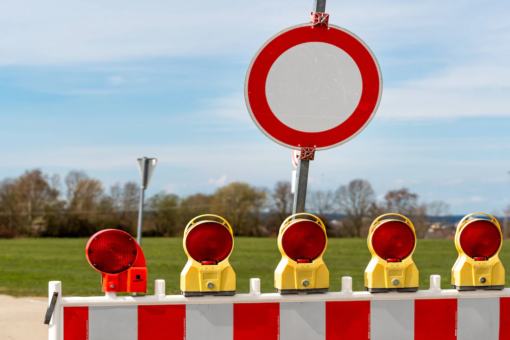 Straßensperrung: An der Brauerei in Steinpleis ist die Fahrbahn bis zum 28. Oktober dicht (Symbolbild).