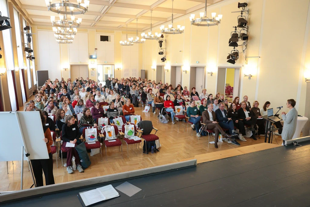Teilnehmer der vierten Kinder- und Jugendgesundheitskonferenz im Stadtklubhaus Hennigsdorf. Foto: Karsten Schirmer