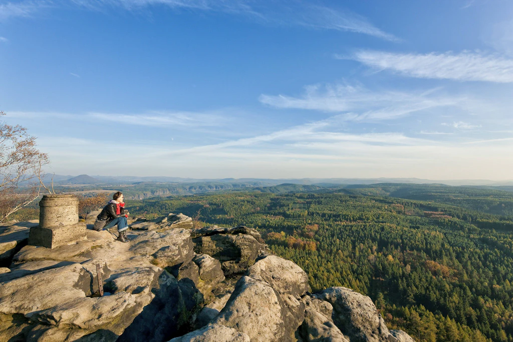 Die Sächsische Schweiz ist urwüchsig, die Felsen bieten oft keine Absturzsicherung. 