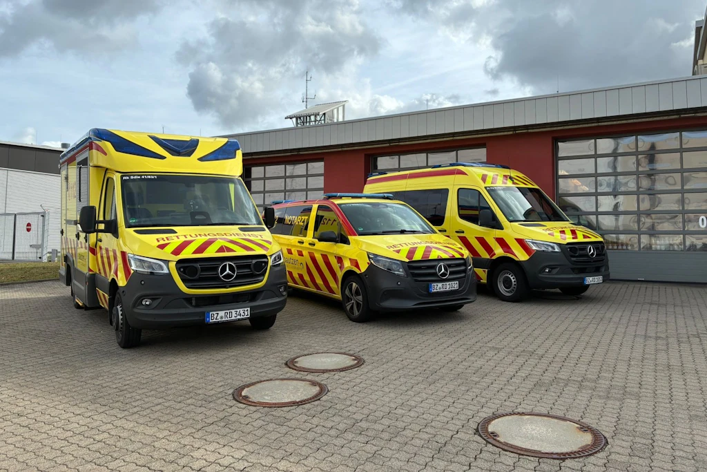 Rettungsdienst im Kreis Bautzen: Sieben neue Fahrzeuge im Wert von 1,65 Millionen Euro gehen an drei Träger.