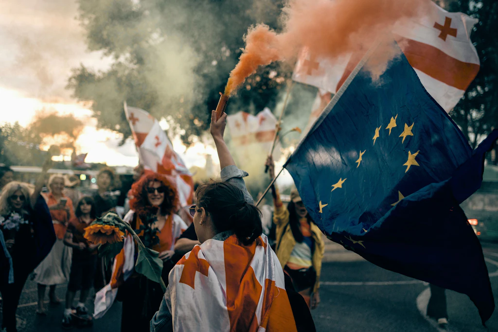 Demonstranten bei einem Protest gegen die georgische Regierung in Tiflis.