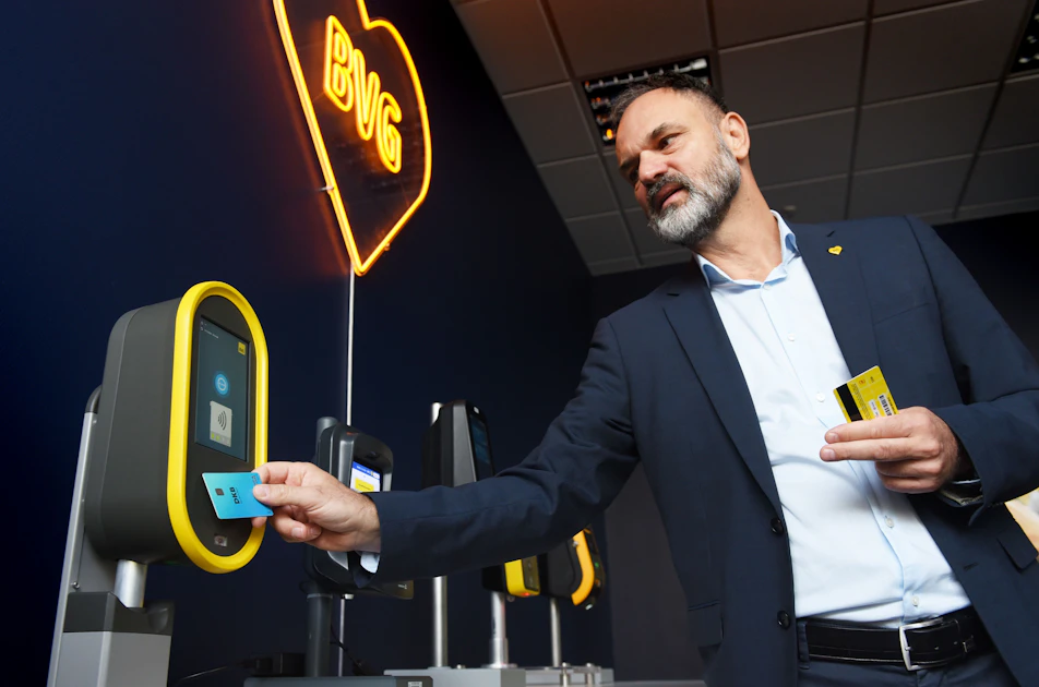 Kontaktlos in die Zukunft: Neue kompakte Bezahl-Terminals für Bus ...