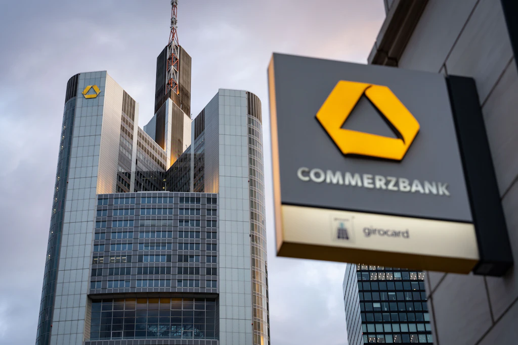 Die Commerzbank-Zentrale in Frankfurt: Die EZB hat der italienischen Großbank Unicredit grünes Licht für die Übernahme gegeben.