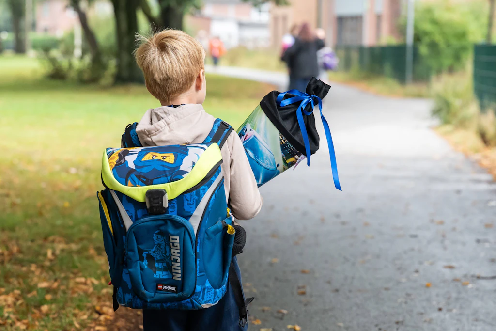 Mit sechs Jahren startet die Frühstartrente: Für Kinder ab Jahrgang 2020 zahlt der Staat zwölf Jahre lang monatlich zehn Euro in ein Aktiendepot. (Symbolbild)
