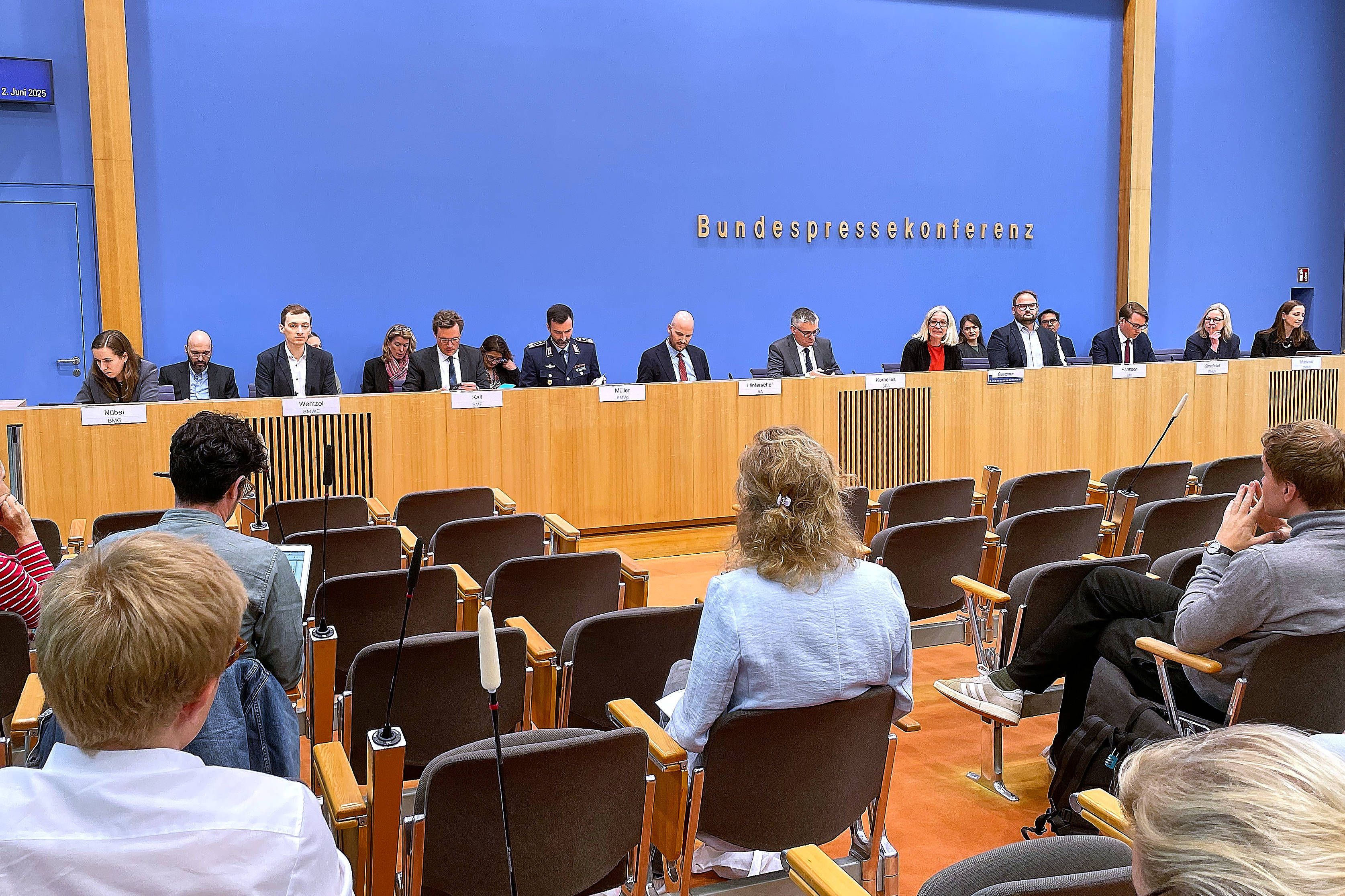 „Die Frage hat sich erledigt“ – wie der Regierungssprecher die Wortwahl des Kanzlers zu Leipzig umschifft