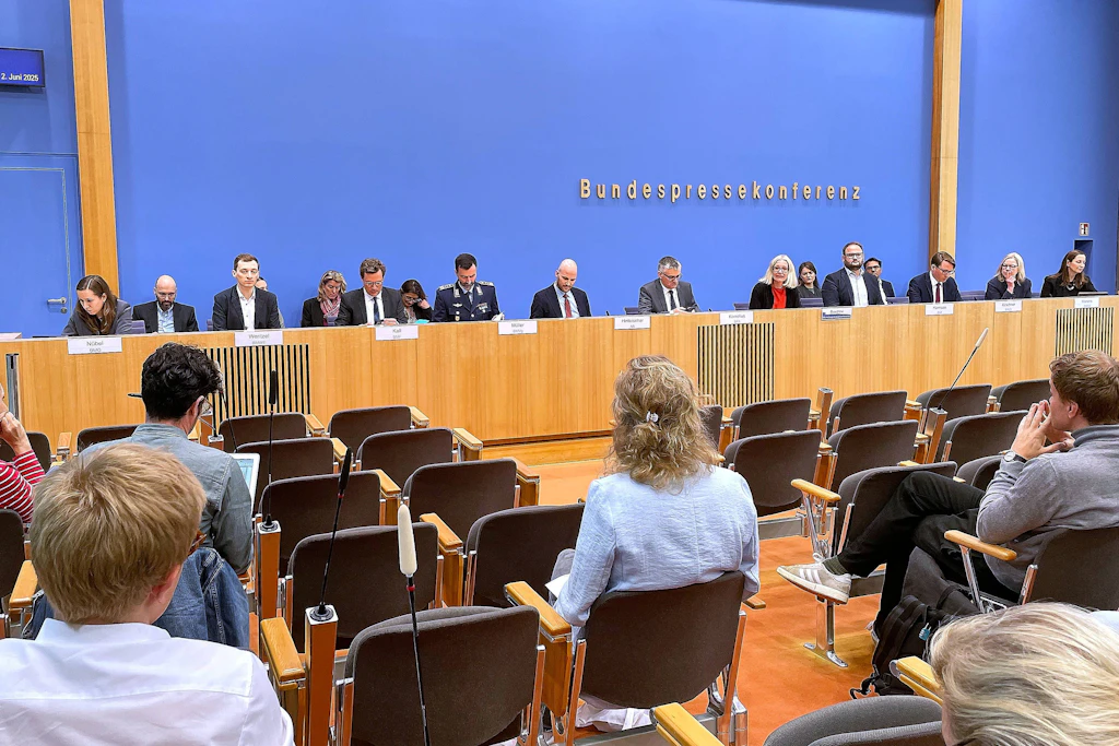 „Die Frage hat sich erledigt“ – wie der Regierungssprecher die Wortwahl des Kanzlers zu Leipzig umschifft