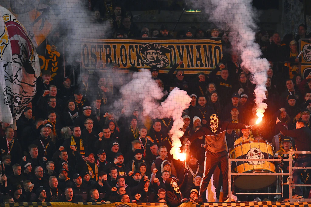 Hochrisikospiel: Dresden verhängt vor dem Dynamo-Heimspiel ein Mitführverbot für Pyrotechnik und Vermummungsgegenstände (Archivbild).