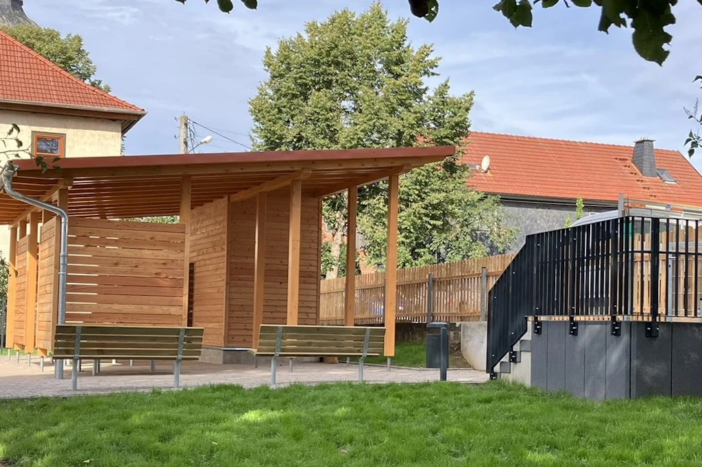 Pfarrgarten in Bibra: Der neu gestaltete Bereich steht der Gemeinschaftsschule Grabfeld seit Schuljahresbeginn zur Verfügung.
