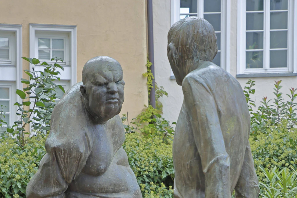 Skulptur von Karl-Henning Seemann: „Auseinandersetzung“ in Tübingen