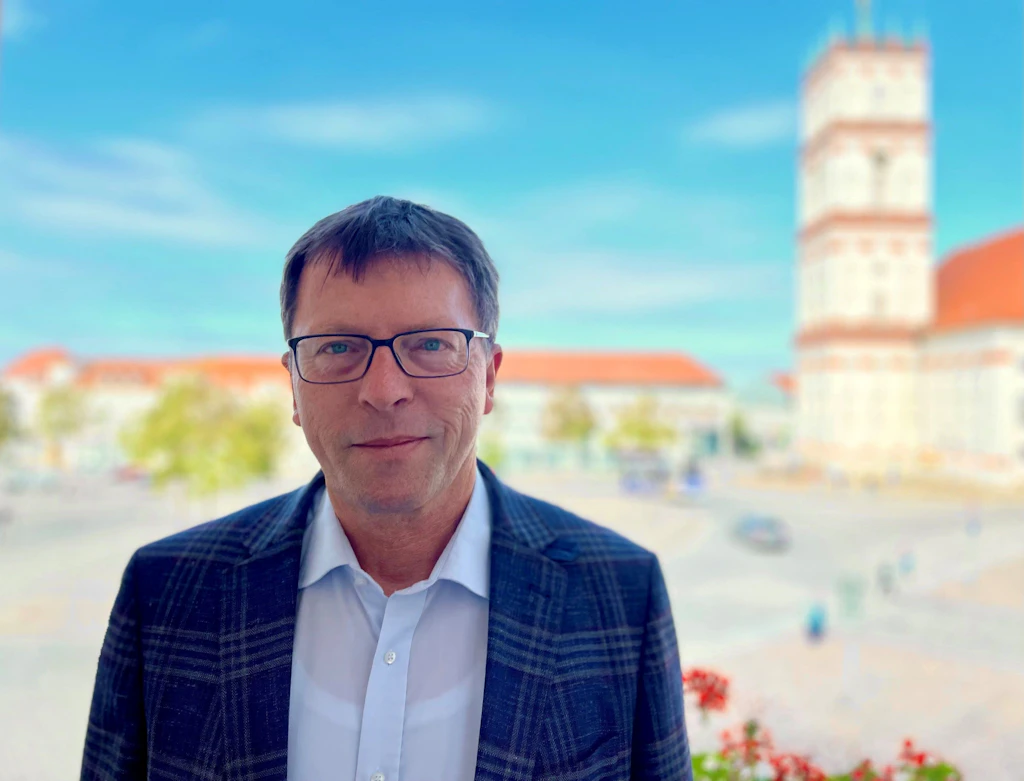 Ein Jahr früher als geplant: Neustrelitzer Bürgermeister Grund hört auf