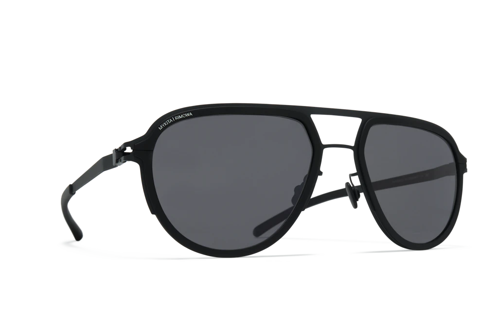 Die Rimowa × Mykita Heritage MR006 Aviator Sonnenbrille ist für 645,00 € erhältlich.