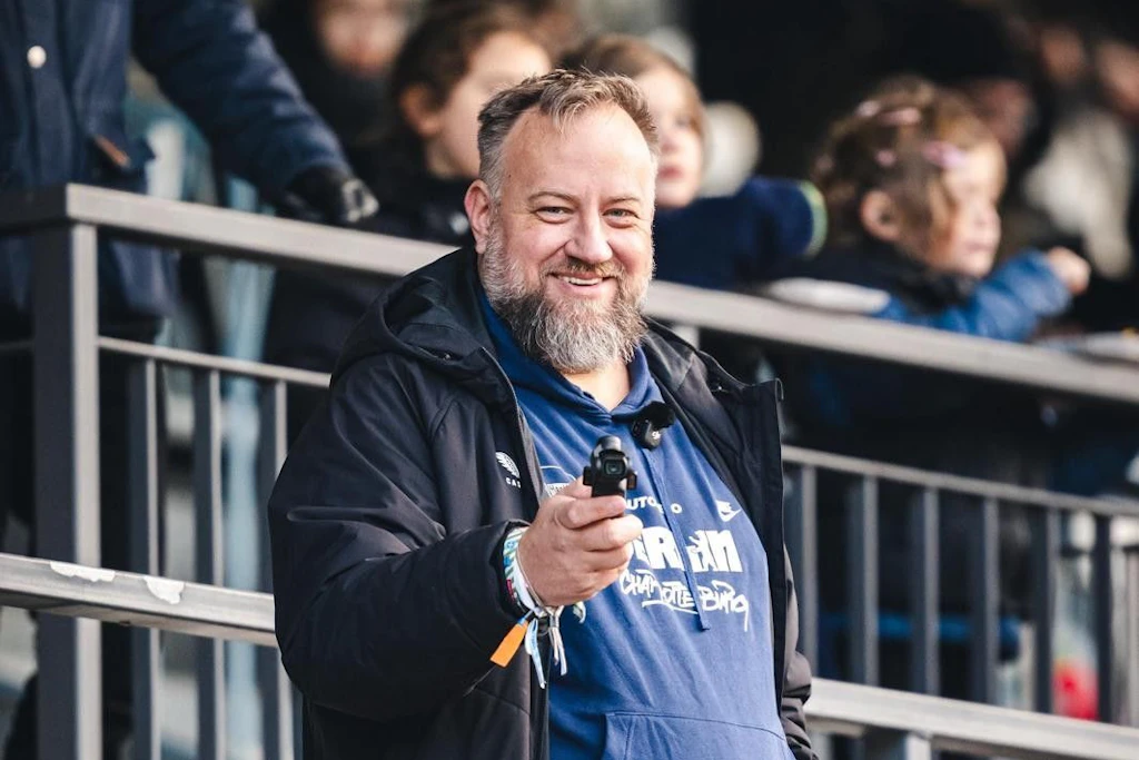 Da war die Welt für Dennis Schiller noch in Ordnung: Mit der Kamera im Olympiastadion. Videos vom Fan für Fans.