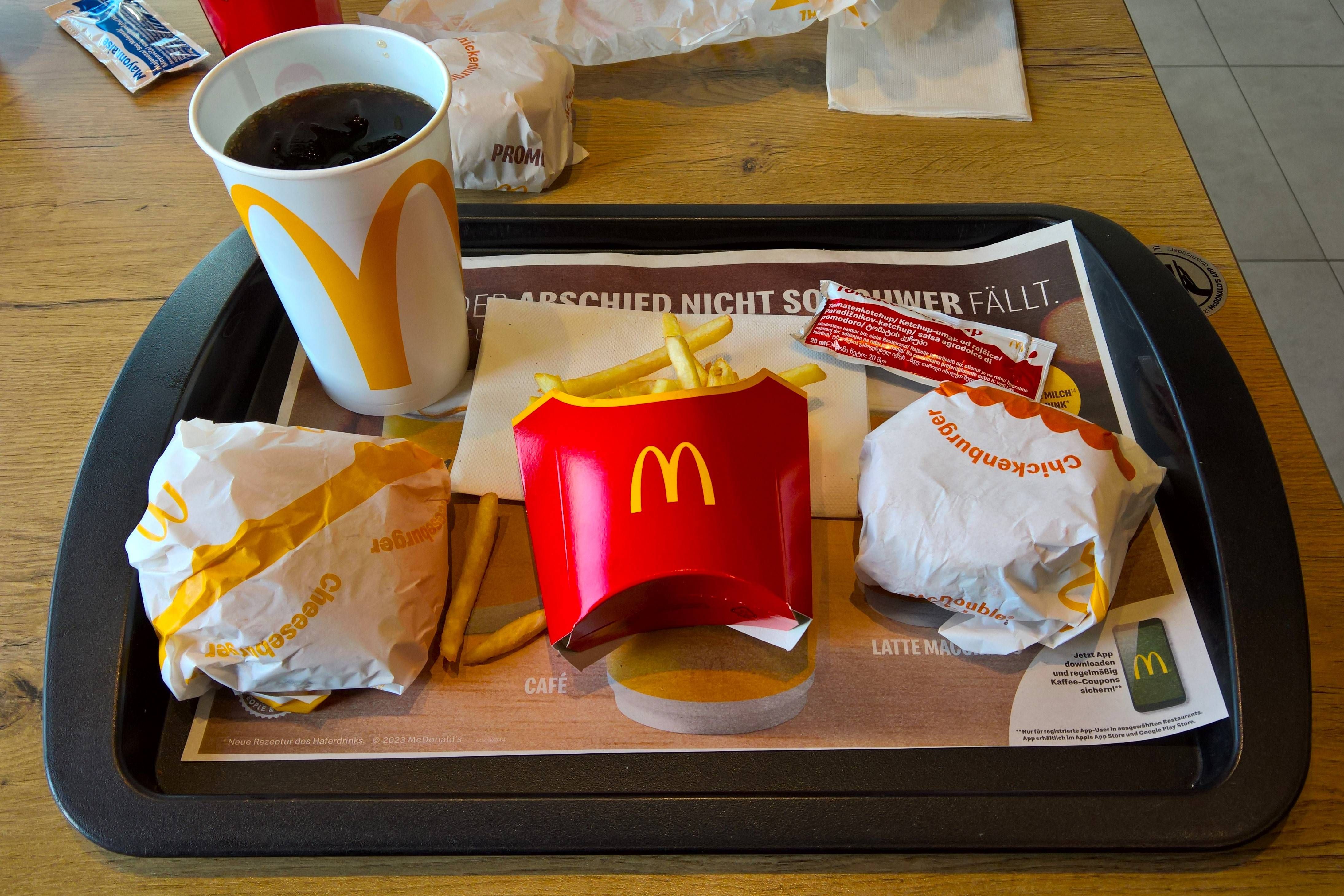 Verpackungssteuer! „McSmart Menü“ kostet plötzlich 8,20 Euro statt 5,99 Euro