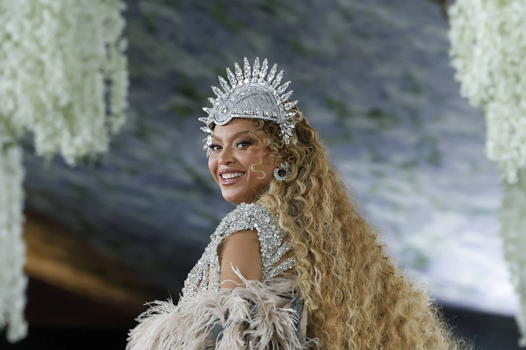 Beyoncé bei der Met Gala 2026 (Archivbild): Tickets ihrer „Renaissance“-Tour sollen von einem Broker illegal beschafft und weiterverkauft worden sein.