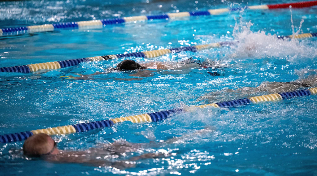 Schwimmen bis Mitternacht: Berliner Bäder feiern ihren 30. Geburtstag