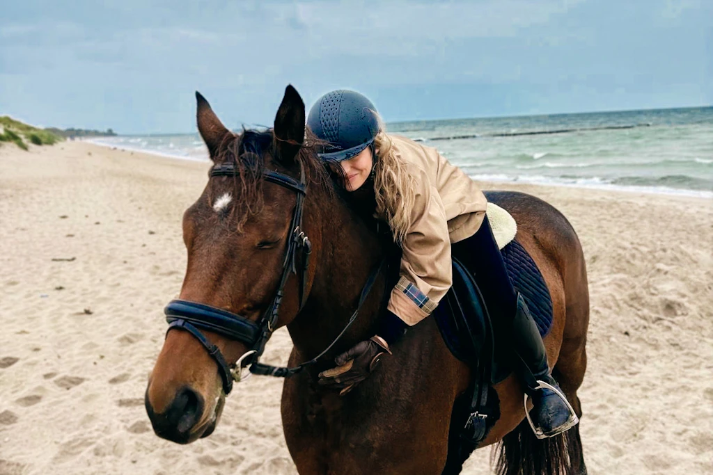 Zwischen Dünen, Wind und Wellen: ein Ritt an der Ostsee.