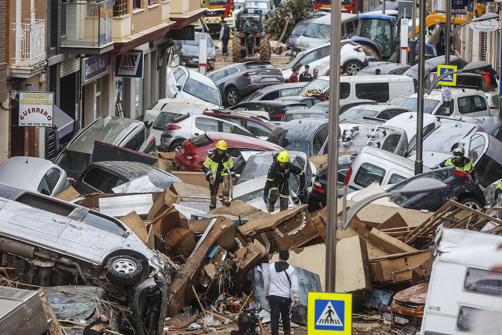 Zerstörungen nach der Flutkatastrophe von 2024 in Sedaví bei Valencia. Die Region ist erneut von extremen Regenfällen bedroht.