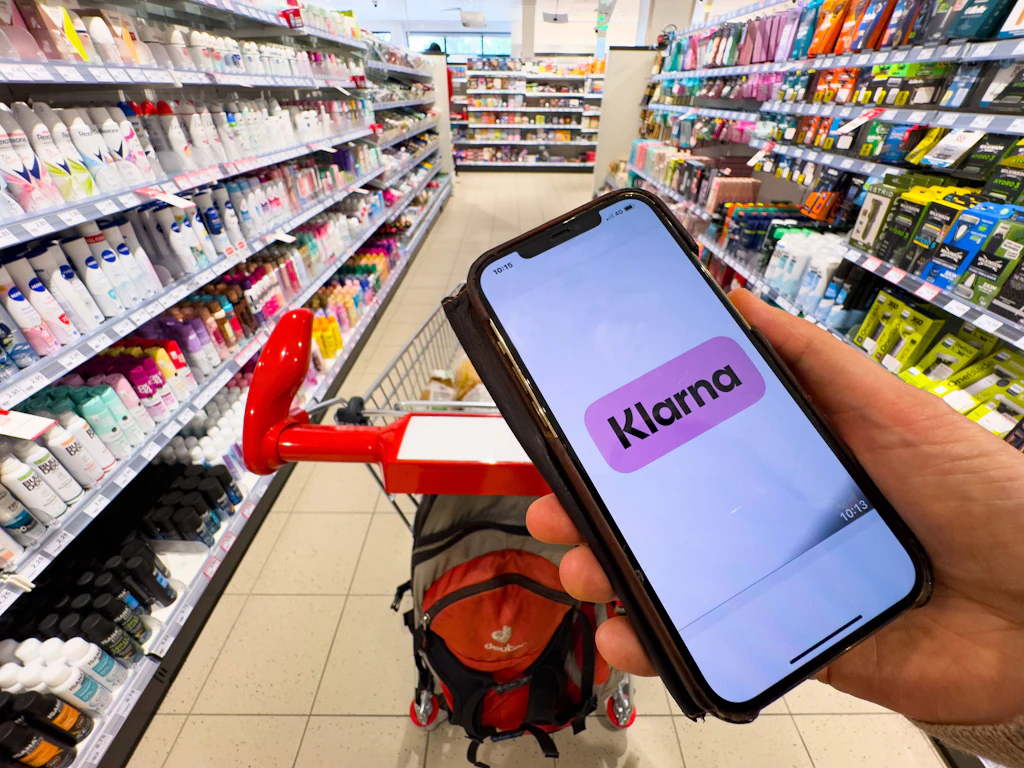 Klarna, Kfz-Versicherung, Krankenkasse: Was Verbraucher bis Ende November erledigen sollten
