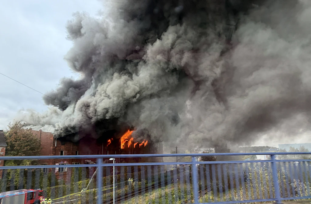 Nach Stunden im Einsatz: Feuer in Wismarer Malzfabrik unter Kontrolle – das ist bekannt